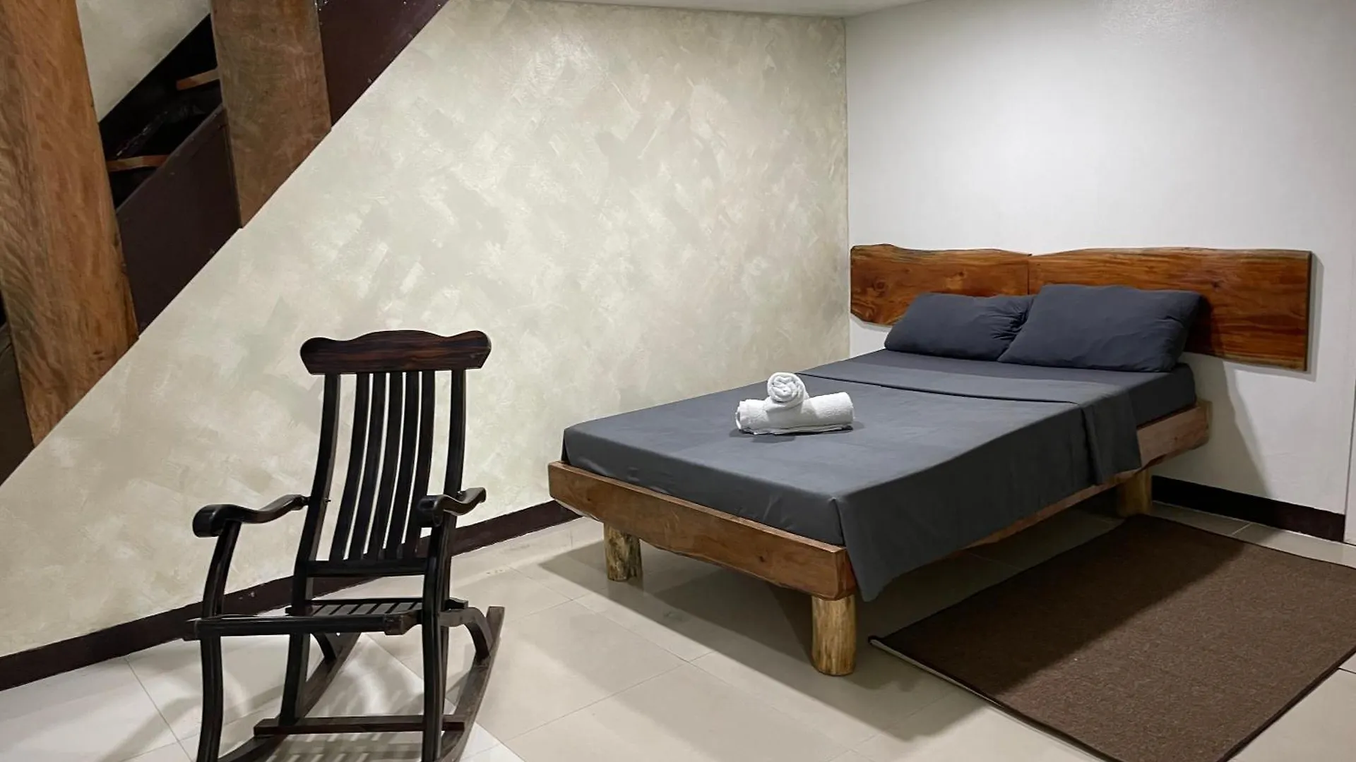 1-Br Spacious Lofted Apartment Near Bgc Taguig City Manila